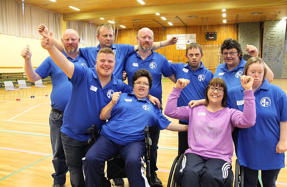 Bak, frå venstre: Svein Inge Eriksen, Børge Negård, Jan Atle Eriksen, Vegard Ness og Kari Synnøve Handeland . Framme, frå venstre: Brede Svendsen, Ann Helen Tveitane, Marit Vassli og Synnøve Haraldsen. (foto: Ingvil Bakka)