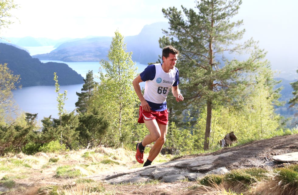 Thomas Finshus frå Stegaberg stakk tidleg i frå konkurrentane og sikra etter 15 minutt og 33 sekund sin åttande Vårkaaten-siger. Foto: Knut Atle M. Seim.