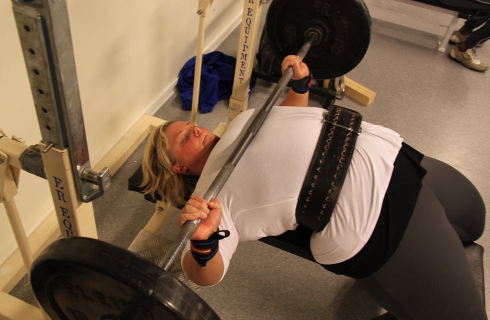 RÅSTERK: Hildeborg Juvet Hugdal sette ny verdsrekord i benkpress under konkurransen Western European Cup, som i dag blei arrangert i Blanque Fort i Frankrike. (Arkivfoto: Linda M. Lie)