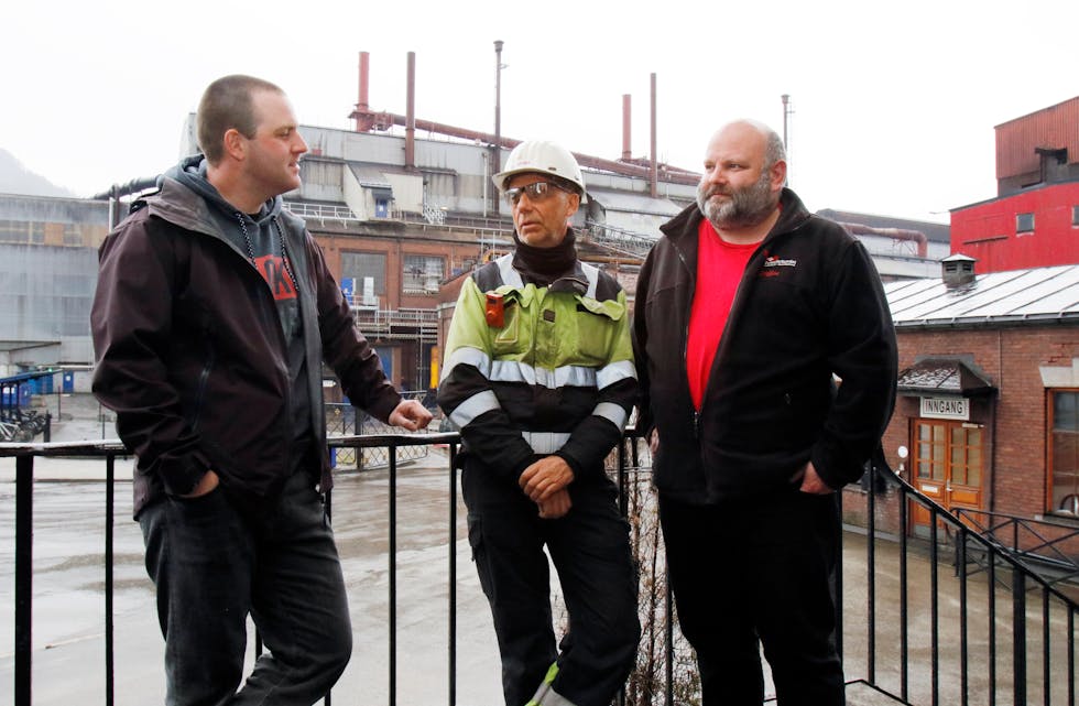 Remy Penev (Industriaksjonen), Kjell Arnold Pettersen (lokal fagforeiningsleiar) og Steffen Høiland (Fellesforbundet) meiner det politiske Norge er for passive når det gjeld industri. Foto: Frank Waal.