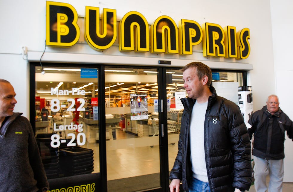 HOPPAR I DET: Rune Bastlien var i tenkeboksen i et halvt år. Nå forlet han fabrikkjobben for å bli kjøpmann. (Foto: Frank Waal)