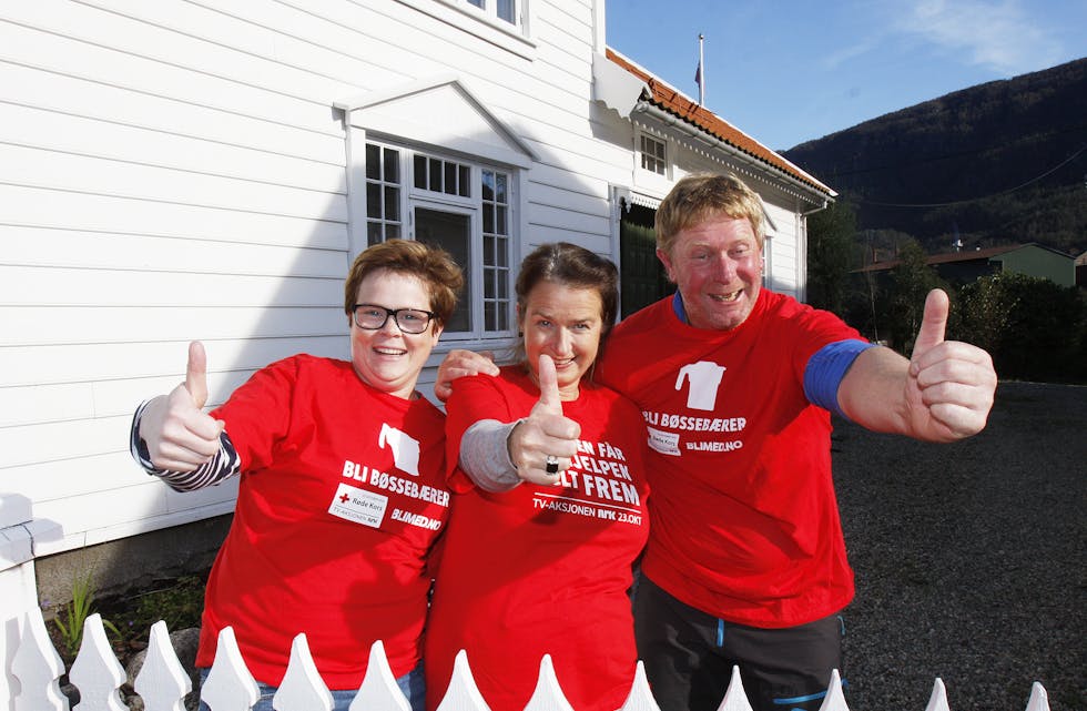 KLARE FOR DYST: Ingrid Schibevaag (til venstre), Mari Austarheim og Ola Breivik håper frivillige eldsjeler kan hjelpe dei under årets innsamlingsaksjon. (Foto: Frank Waal)
