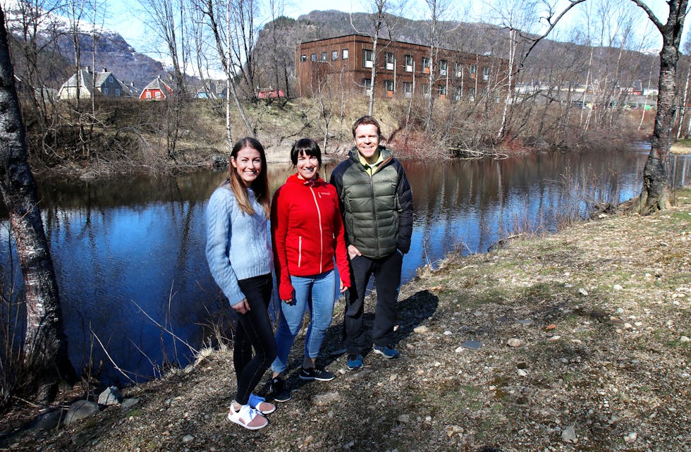 Andedammen blir arena for ”Ta sjansen” under Saudadagane. Frå venstre: Ann Kristin Nilsen Nordvik, Marianne Tangeraas og Ragnar Fosstveit. Foto: Frank Waal.
