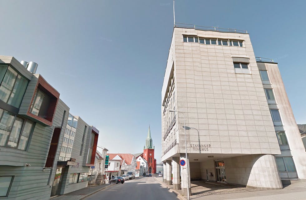 FUNNE SKULDIG: Dei to saudabuane som var tiltalt for innsidehandel er i Stavanger tingrett nå dømt til fem månaders fengsel og 90 dagars fengsel. (Screenshot: Google Streetview)