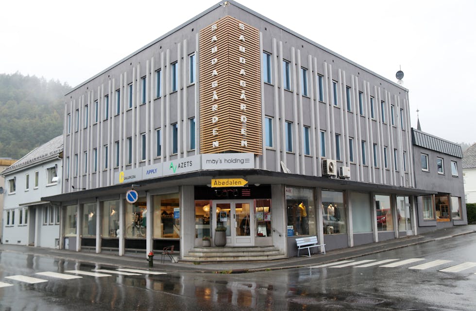 Mays Holding kjøpte Rådhusgata 34 i 2008, og gav bygget namnet Saudagården. Foto: Ingvil Bakka.