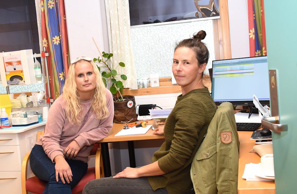 Inga-Cecilie Sørheim (til venstre) og Anne Gunhild Waagsbø-Kjellsen meiner fastlegeordninga i Sauda er avhengig av fleire ressursar om tilbodet til saudabuar skal vere i tråd med kva dei har krav på.