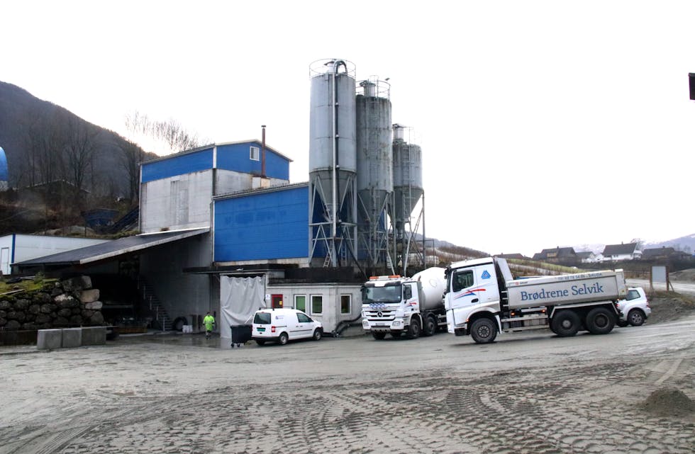 Måndag overtar Ølen Betong AS drifta av betongblandeverket som Brødrene Selvik AS har drive på Birkeland sidan år 2000. 