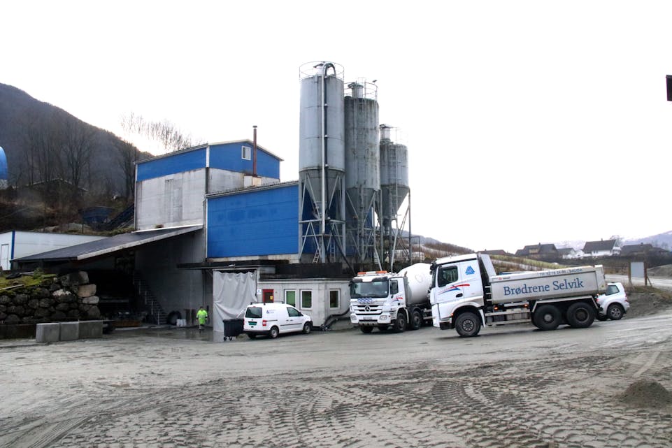 Måndag overtar Ølen Betong AS drifta av betongblandeverket som Brødrene Selvik AS har drive på Birkeland sidan år 2000. 