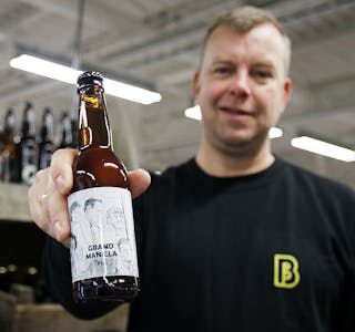 Grand Manilla har blitt eit eige øl. Kjøpmann Rune Bastlien har tatt initiativet til å utvikle lokalt øl for sal. 