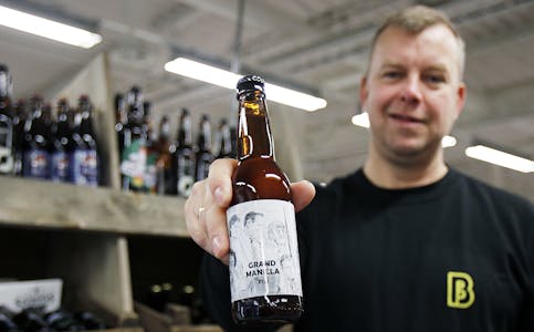 Grand Manilla har blitt eit eige øl. Kjøpmann Rune Bastlien har tatt initiativet til å utvikle lokalt øl for sal. 