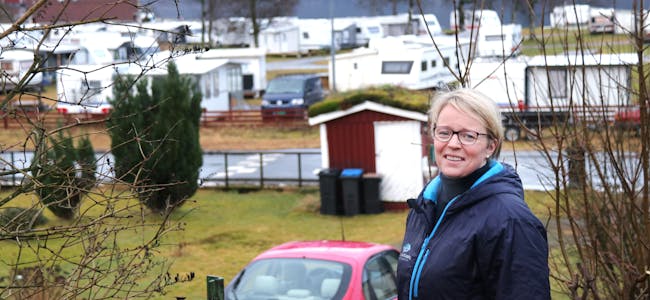 Aud Hege Jørgensen Hebnes (45) er klar for å gi seg som drivar av  Sauda Fjord Camping. Nå sel familiefirmaet, Sauda Boligservice, all bygningsmassen på campingplassen i Saudasjøen. Prislappen er 13 millionar kroner.  
