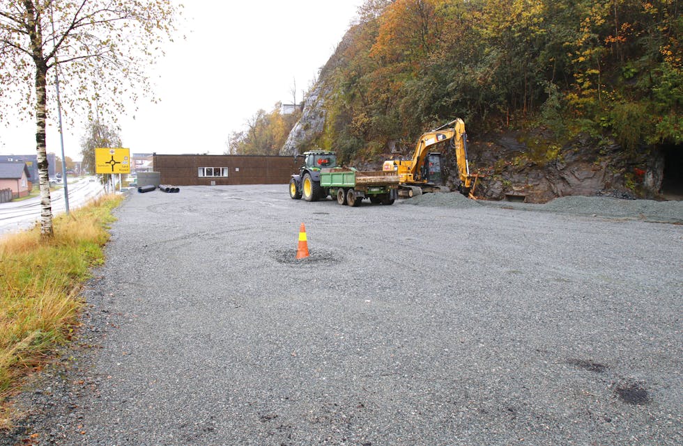 Går alt etter planen, skal det leggast asfalt på den nye parkeringsplassen 10. desember. 