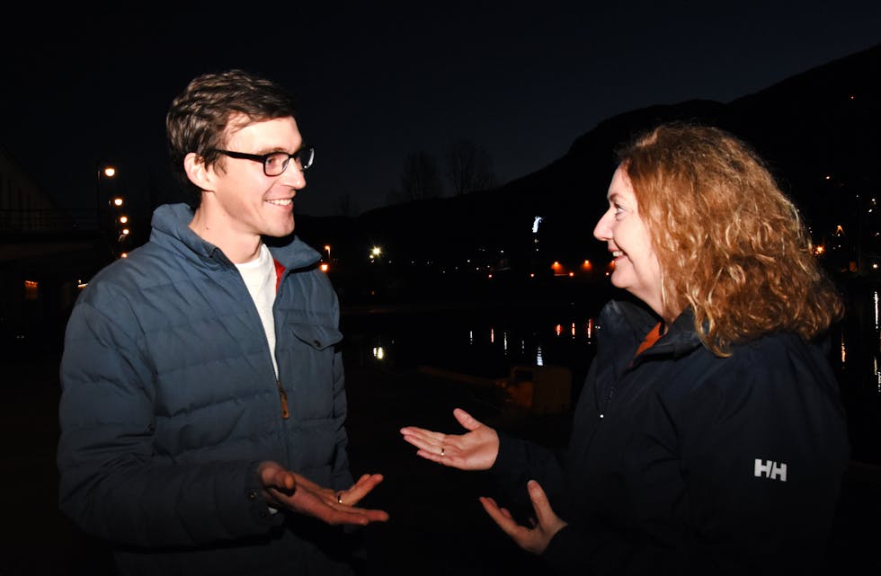 Eyvind Stueland og Målfrid Selvik Årthun meiner det er for lite kunnskap om skjermtidsbruk og konsekvensar av mykje skjermbruk. Dei håper torsdagens foredrag med Trond Magne Hegglund kan skape diskusjon og refleksjon kring temaet.