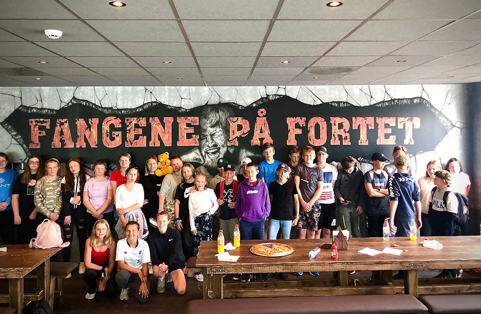 40 ungdommar med til Stavanger ,der besøk på ”Fangene på fortet” stod på programmet. 