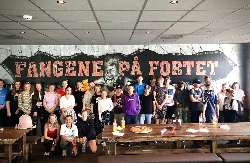 40 ungdommar med til Stavanger ,der besøk på ”Fangene på fortet” stod på programmet. 