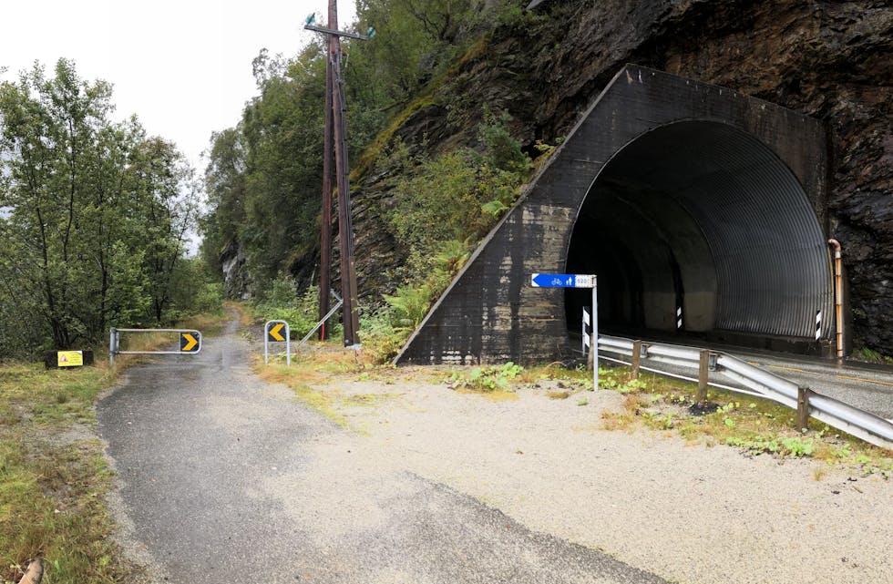 Den gamle vegen på utsida av Varstadtunnelen og Honganviktunnelen blir omkjøringsveg under oppgradering av dei to tunnelane. 