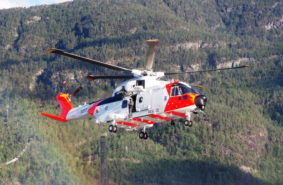 Innan 2022 skal 16 nye AW101 SAR Queen-helikopter overta redningstenesta for Sikorsky SH-3 Sea King, som har utført redningsoppdrag i Norge i snart 50 år. Tysdag landa eitt av dei nye helikoptera på kaien i Sauda.