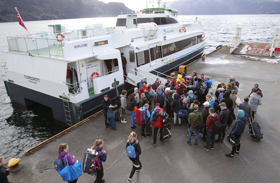 Fylkesrådmannen har bedt Kolumbus kome med forslag til kutt i hurtigbåttilbodet. Kolumbus foreslår at ruta Sauda-Stavanger blir redusert frå to til ein avgangar laurdag og tre til to avgangar søndag.