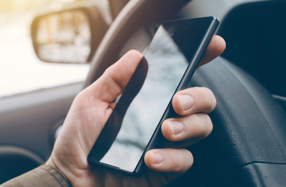 – Med høgare bøter og enda ein prikk, håper eg sjåførar ser alvoret i dette, seier samferdselsminister Knut Arild Hareide.