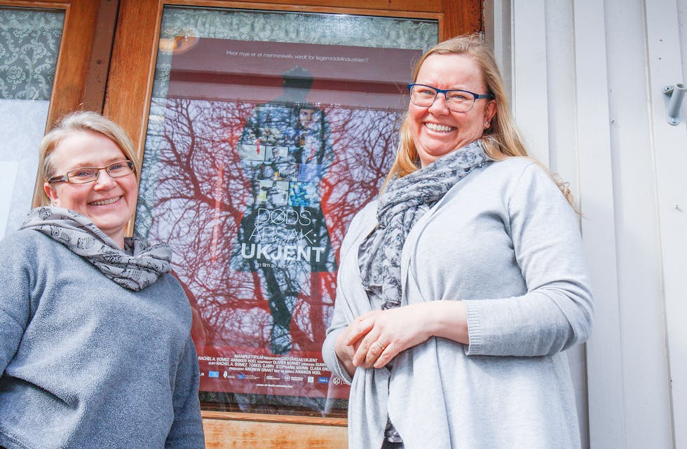 Mental Helse Sauda har for andre år på rad hatt ei markant auke i tilskotet frå grasrotmidler. Det gleder leiar Martha Anette Gulbrandsen (til venstre), her saman med kulturskulelærar og miljørettleiar Line Hoftun Amdal. 