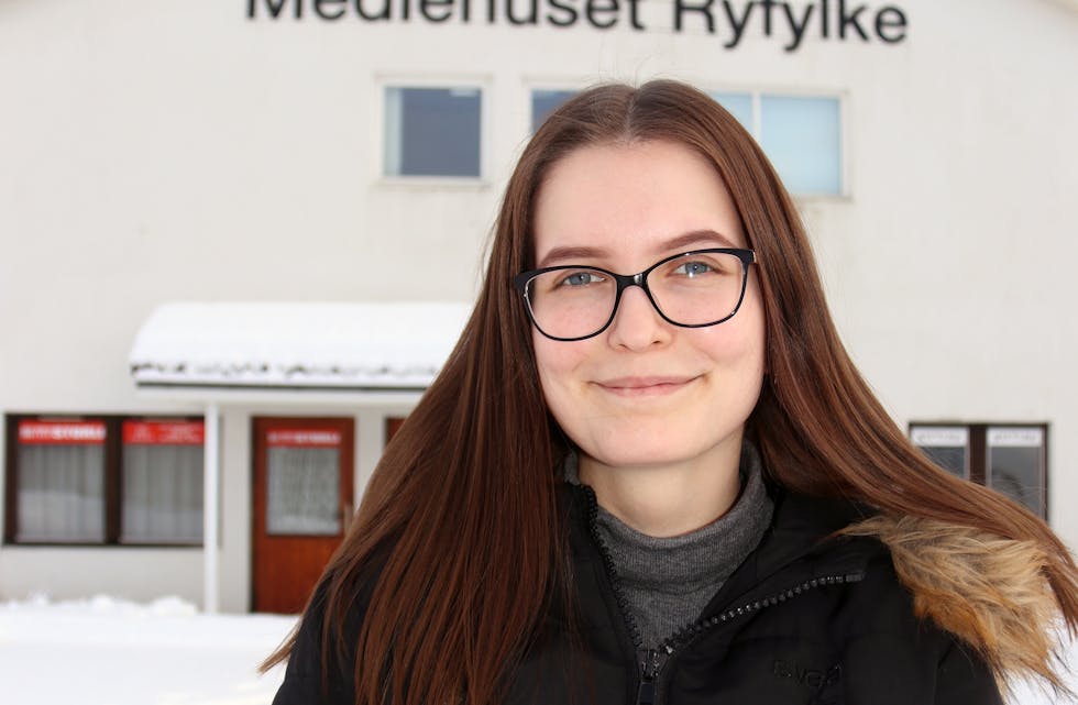 Oda Bjønnes Hanslien (21) trur det er fornuftig å starta journalistpraksisen i ei lokalavis. Utpå våren ventar praksis hos regionavisa Haugesunds Avis.