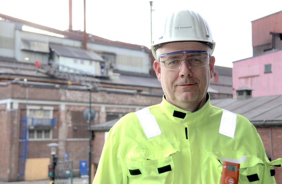 HR-sjef Erik Aareskjold hos Eramet Norway Sauda søker på eit normalt år etter omlag sju arbeidstakarar med ulik kompetanse.