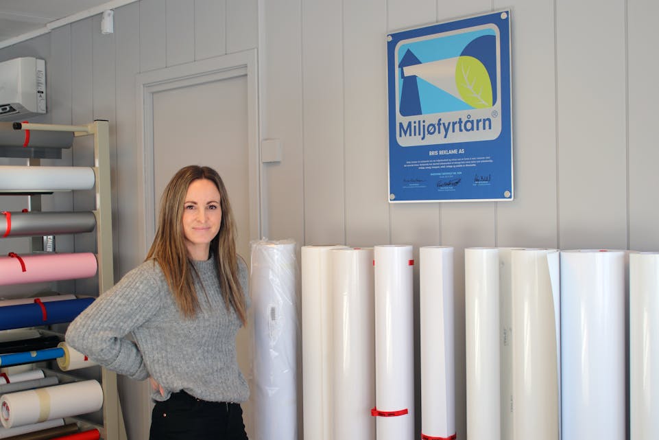 Som einaste tilsette i Bris reklame, er Yvonne Løkke Michalsen både dagleg leiar og Miljøfyrtårn-ansvarleg. Ho prøver å bidra der ho kan.