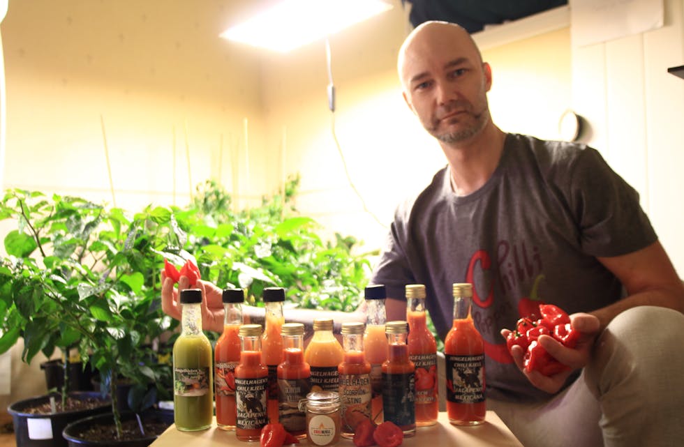 Chili-Kjell har smaka seg fram til eit breitt sortiment av chilisaus, frå dei milde og snille, til dei brutalt sterke.