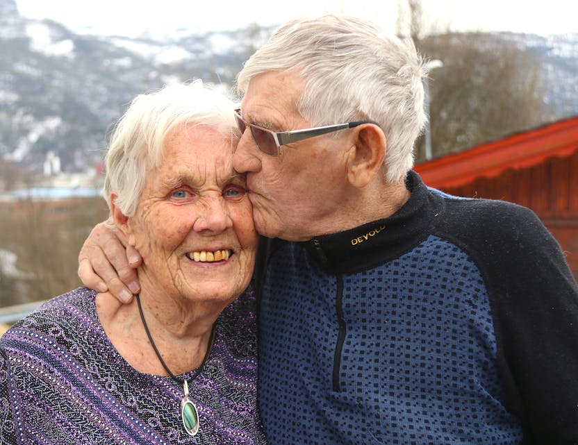 Ein lærer kvarandre å kjenne gjennom eit 70 år langt ekteskap. Likevel fortel Solveig og Odd Wiik at kjensla av å vere kjærestar, aldri har forsvunne.