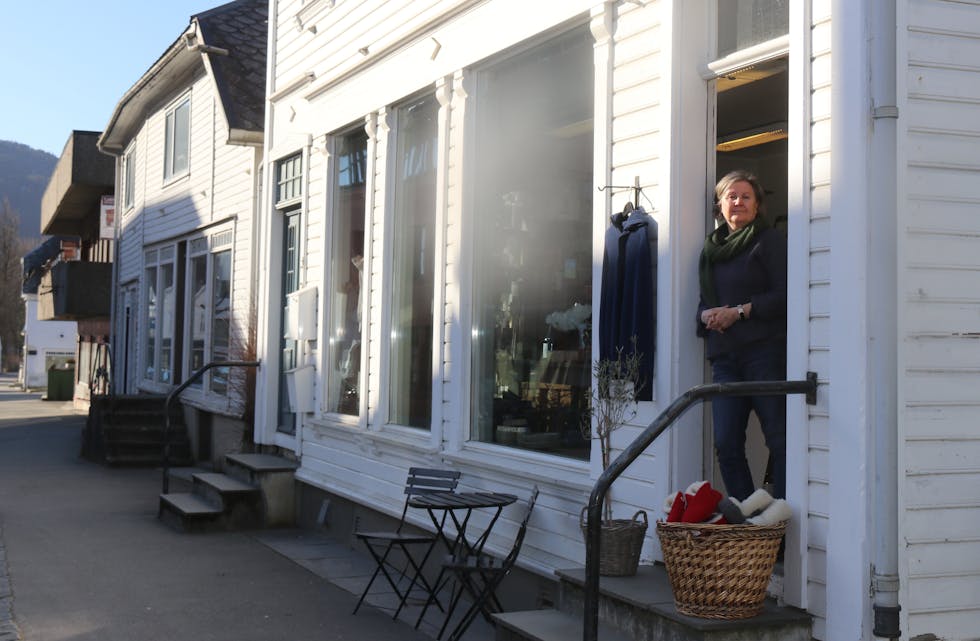 I nær tjue år har den lokale helsekost-butikken i Rådhusgata vore arbeidsplassen til Kari Løvik Lillehammer. Nå blir butikken lagt ned for godt. 