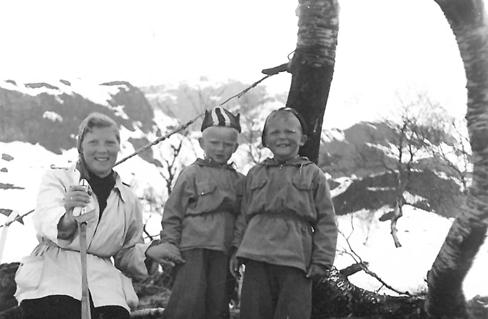 PÅ skitur. Solbjørg, Kåre og Jan Ole Rød. 