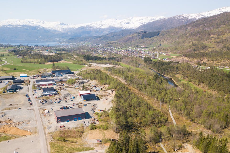 Området mellom det eksisterande industriområdet og Storelva, kan bli brukt til ein fabrikk som produserer 200 000 tonn grøn ammoniakk kvart år. 
