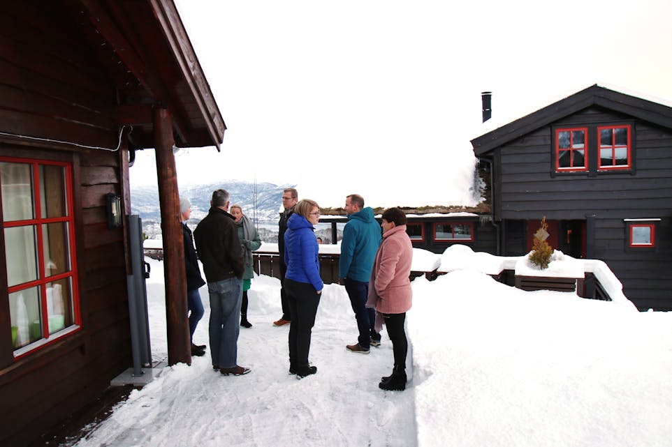 I januar 2019 var formannskapet på synfaring ved ei hytte der eigaren ønska å bygge ut. Framleis pågår saka. 