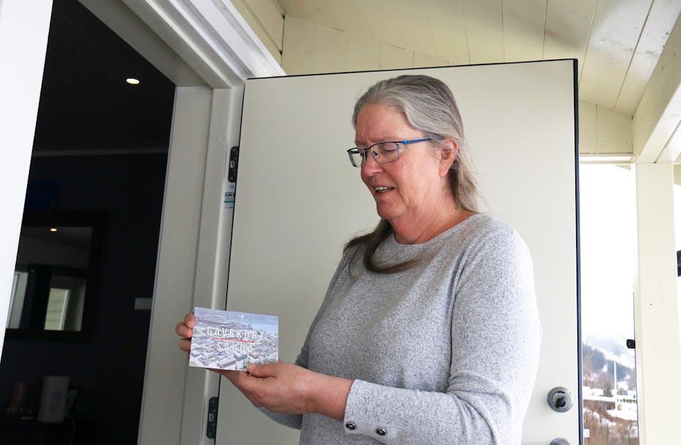Premien til hovudvinnaren Nora Kristine Birkeli er eit gåvekort på 1 500 kroner frå Sauda Handelsforening.