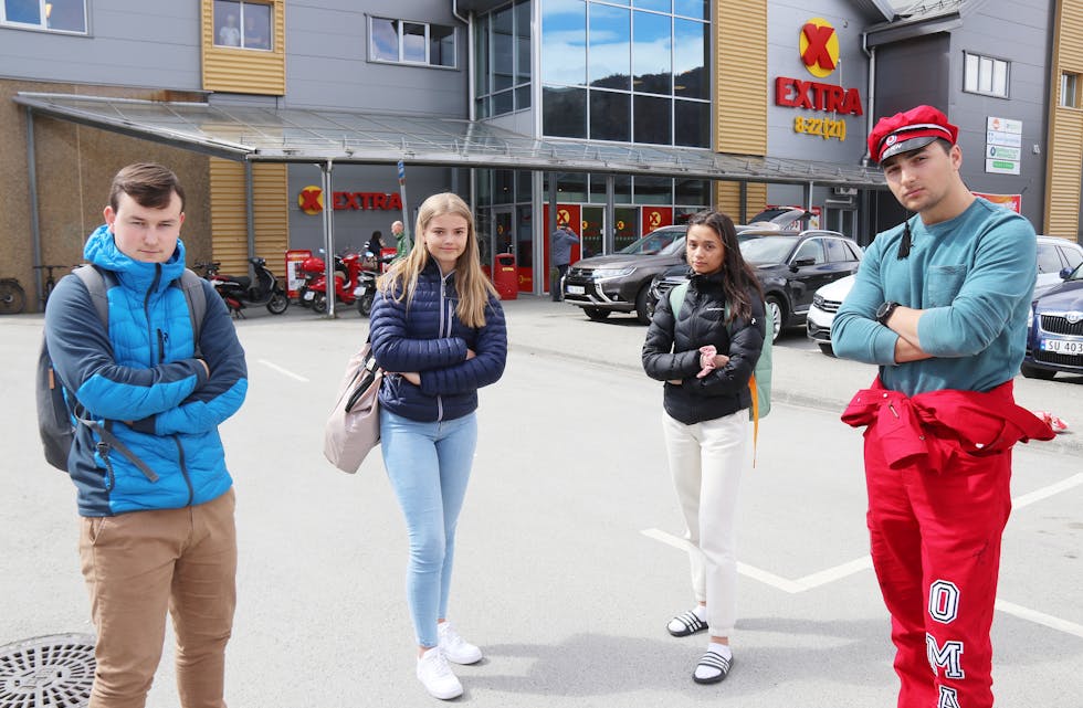 Håvard Handeland (frå venstre), Siri Håheim, Joy Katrin Aartun og Fadi Omar ber dei som har stelt om å oppsøka butikkleiinga for å gjera opp for seg. 