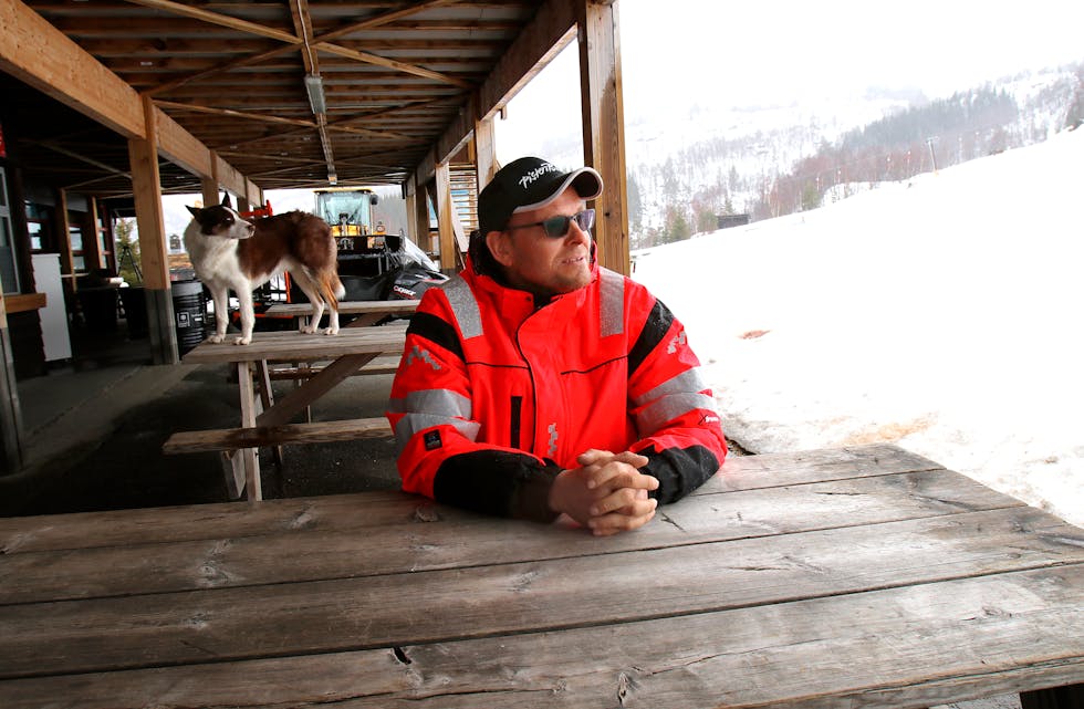 Det var stusseleg i Sauda Skisenter i mars 2020 da Lars Reidar Fosstveit måtte stenge ned anlegget på grunn av koronapandemien