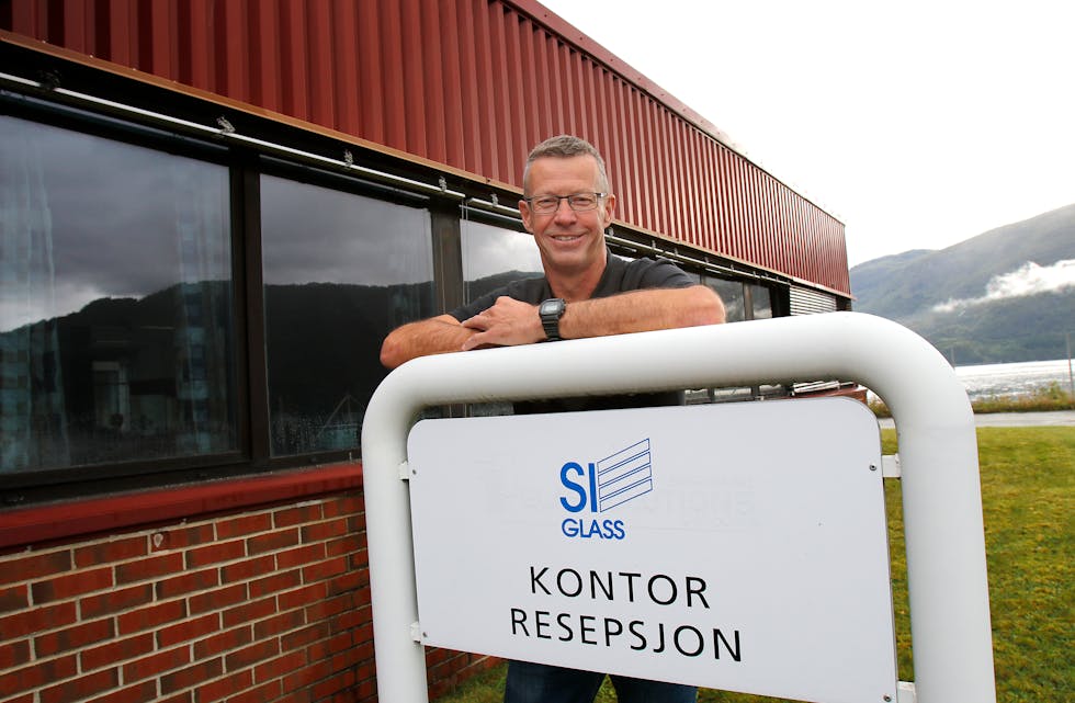 Plassjef Lars Sigve Søndenå kunne i september i fjor opplyse at Si-Glass hadde full produksjon og at dei tilsette har ”stått på til tusen”. 2020-regnskapet viser at dei tilsette har stått på til 4,8 millionar kroner i pluss.