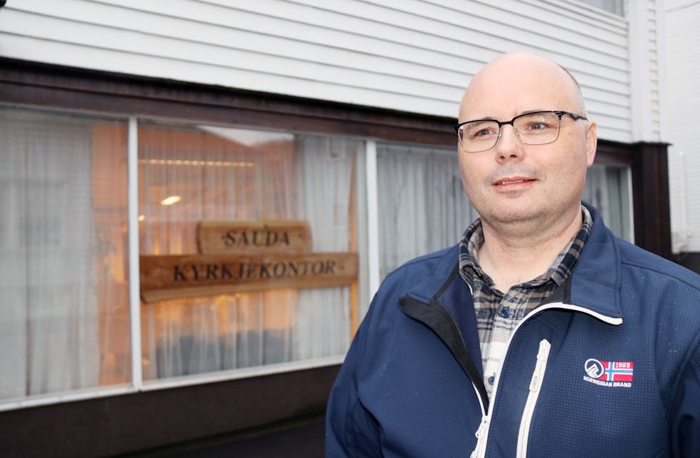 Michael Fagerland, som uttaler førenamnet sitt som «Mikal», blir saudabu i januar. Som nytilsett diakon vil han leia gravferdshjelpa i Sauda.
