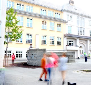 – Bare to tilsette borte fra arbeid, men fråvere i samtlege klassar ved skulen, oppsummerte rektor Ellen Tveit Tangeraas ved Fløgstad skule måndag. 
