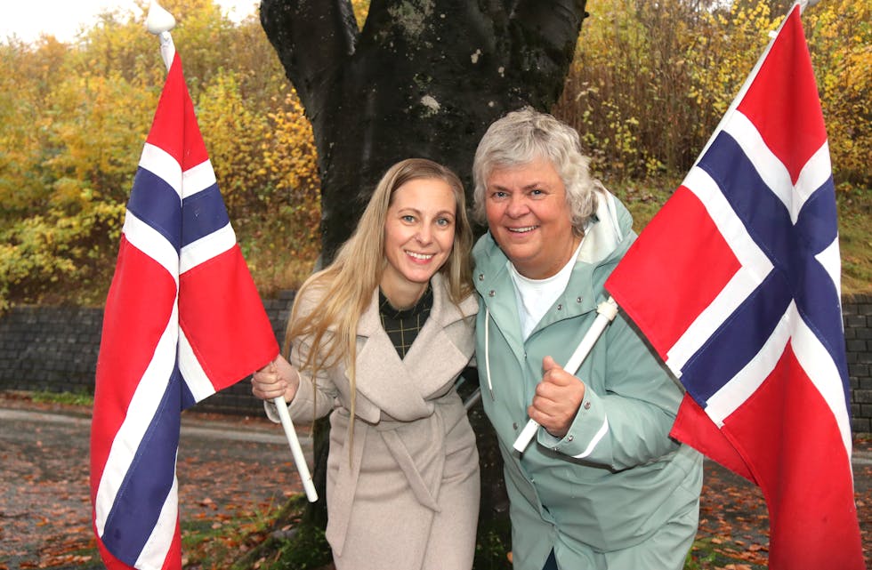 Leiar Jill Merete Bergsbakk og kasserar Irene Juvet Hugdal håpar mange vil vera med på å heia på Hildeborg i styrkeløft-VM. 