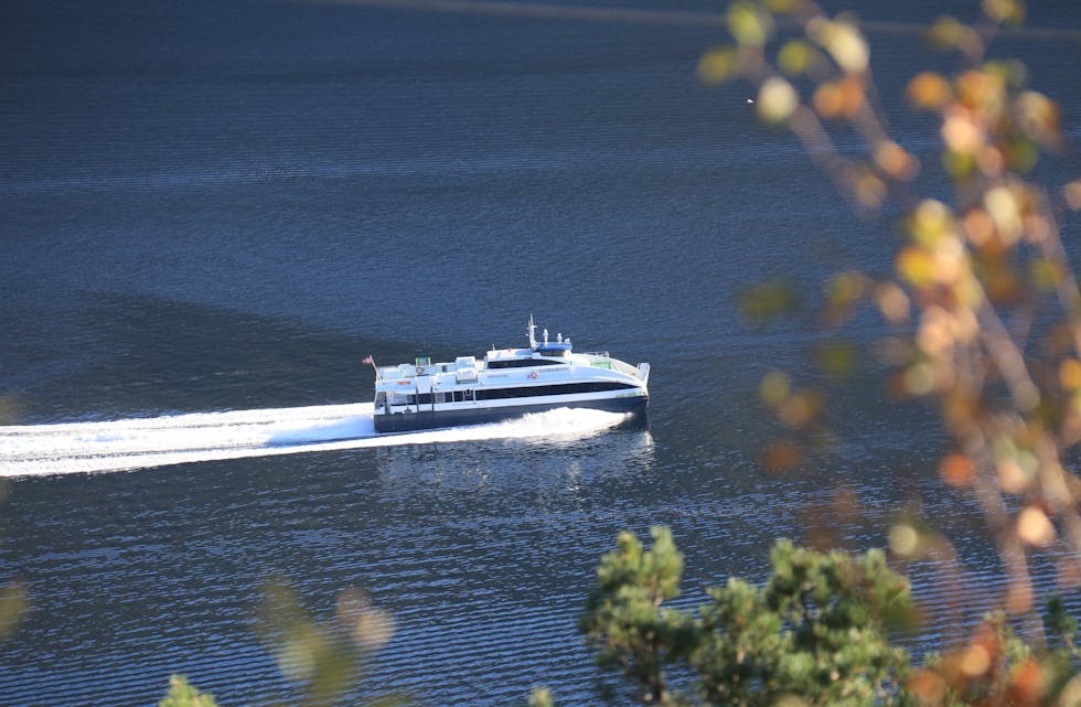 Fylkestinget vil ha elektrisk drift på hurtigbåtane i Rogaland. Mykje tyder imidlertid på at dagens teknologi ikkje gjer det muleg å elektrifisera båtane som går på dei lengste rutene innover i Ryfylke. 