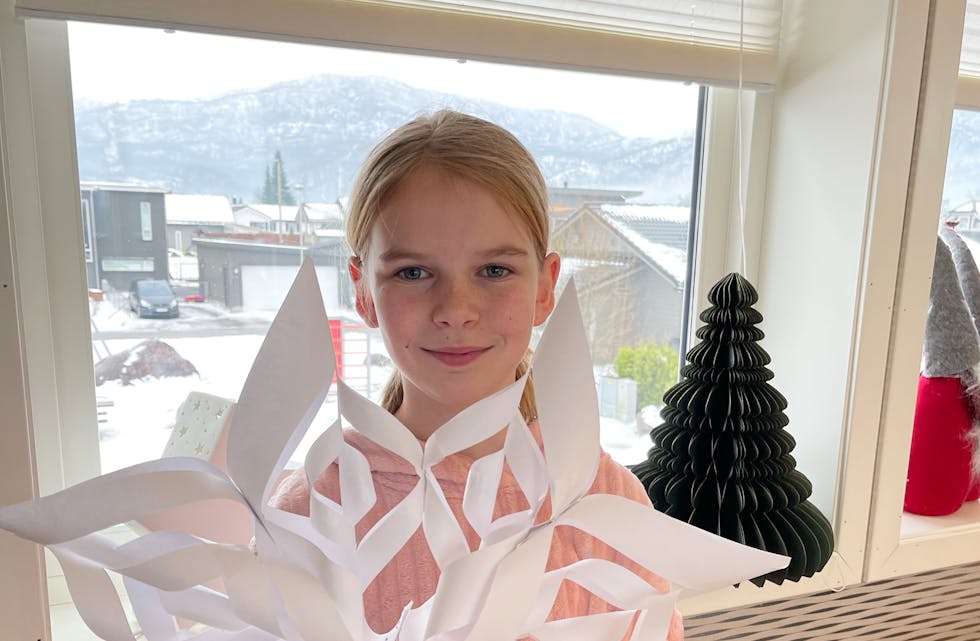 Ti år gamle Una ville spre litt juleglede og gi bort sjølvproduserte julestjerner. Fleire titals bestillingar rann inn på kort tid. 