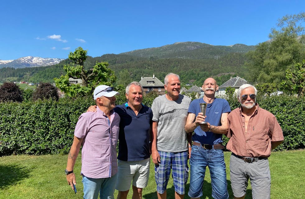 Hopptreff i Åbøbyen. Frå v.: Asbjørn Wahl Jensen, Odd Magne Lønseth, Paul Bang, Knut og Arne Kjellsen.