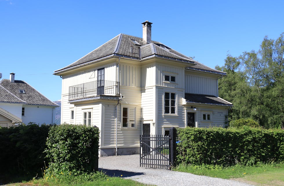 Talet på selte einebustadar i Sauda er meir enn dobla frå 2020 til 2021. Denne bustadan i Kongsveien er ein av dei 51 som fekk nye eigarar i løpet av fjoråret. Også den gjennomsnittlege kvadratmeterprisen har auka.
