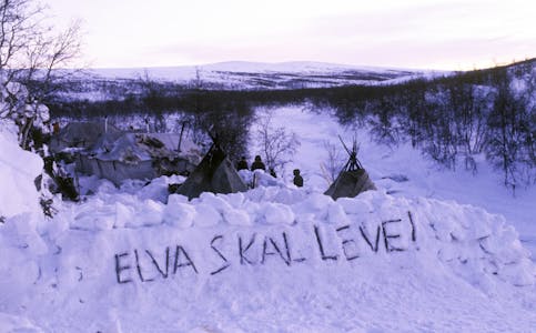 Demonstrasjon i 1979 mot utbygging av Alta-Kautokeinovassdraget. Fleire hundre norske elver er verna.