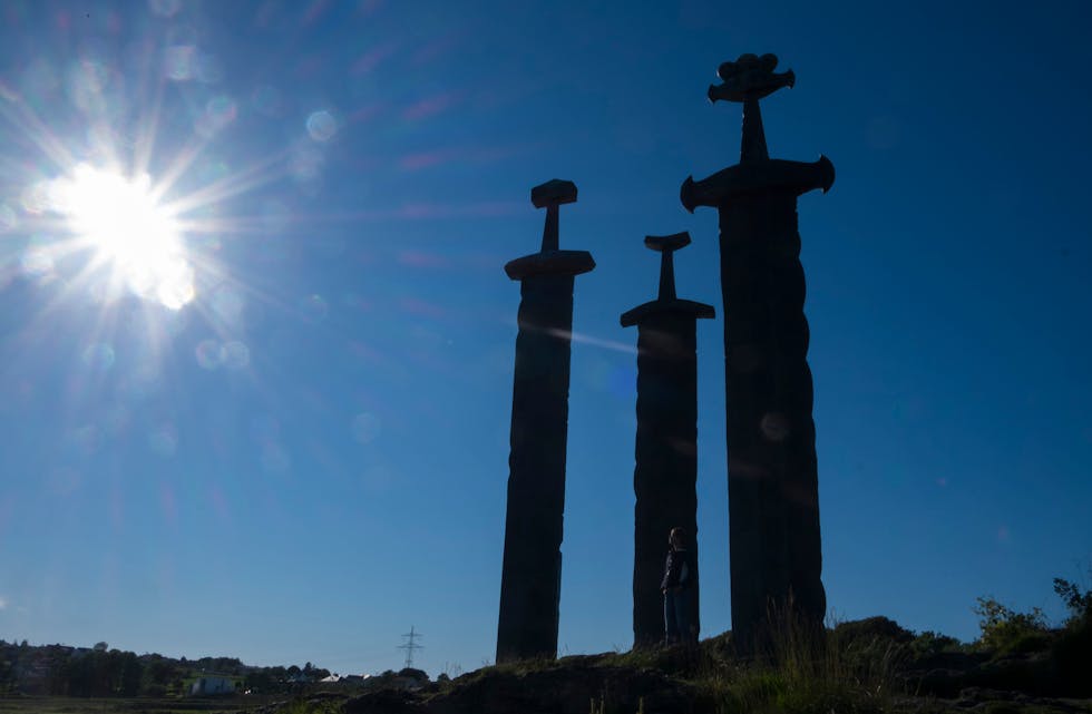 Monumentet «Sverd i fjell» av Fritz Røed vart reist i 1983 til minne om slaget ved Hafrsfjord. 