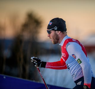 
Thomas Karbøl Oxaal (22) representerer Norge og Sauda IL under para-VM i snøsport på Lillehammer. I dag går han 20 kilometer.
