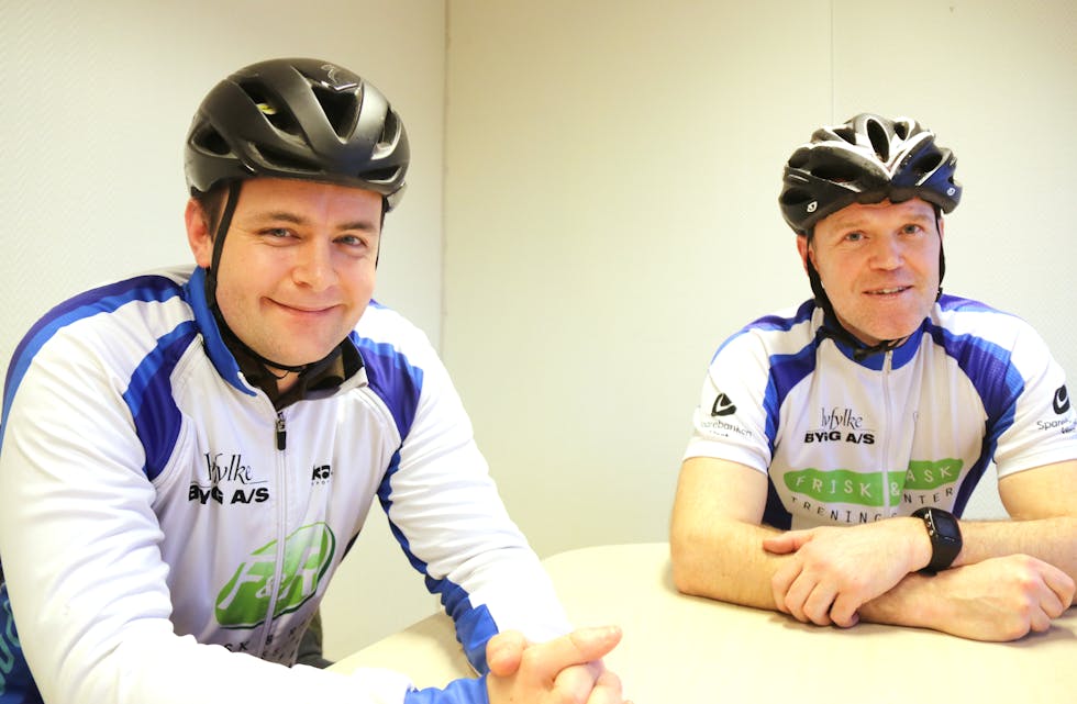 Sykkelklubbens nestleiar Torstein Kjerpeset (til venstre) og leiar Thomas Wahl har henta fram sykkelutstyret sitt etter ein lang og ufrivillig sykkelpause under koronapandemien. Nå vil dei ha fleire med på å gjera 2022 til eit aktivt og kjekt år for sykling i Sauda.