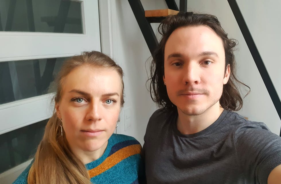 Den danske ambassaden meinte det var for utrygt for Julie Arnfred Bojesen (30) å vera i Kiev og bad henne forlata landet. Her saman med kjærasten Sylvain Bernerd. 