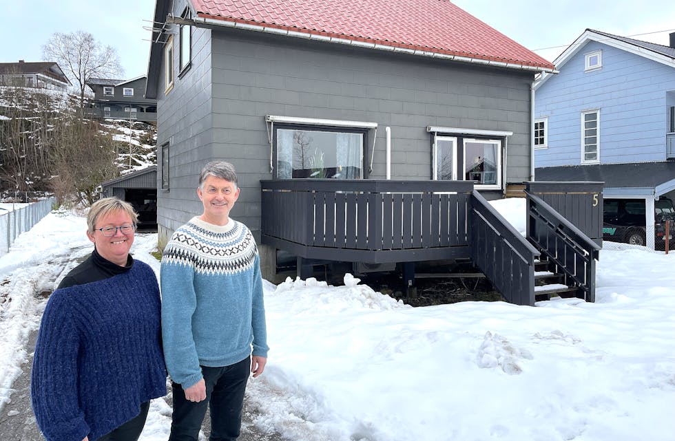 Ågot og Jon Grindheim er spente på om gjestene vil trivast i det vesle Hedlot-huset. Huset delvis renovert, delvis pussa opp og innreia med fokus på gjenbruk.